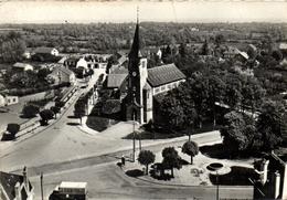 1 Cpsm Dun Le Palestel - Place De L'église - Dun Le Palestel