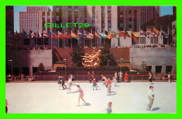 NEW YORK CITY, NY - ROCKEFELLER PLAZA ICE SKATING RINK - ANIMATED - ACADIA CARD CO - - Orte & Plätze