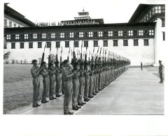 BHOUTAN BHUTAN SOLDIER'S OF BHUTAN'S ROYAL ARMY THIMPHU CORONATION KING JIGME SINGYE WANGCHUCH - Bután