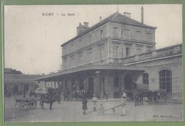 CPA Peu Courante - DEUX SEVRES - NIORT - LA GARE - Belle Animation, Attelages - Edition Baussay - Niort