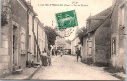 18 LES AIX D'ANGILLON - La Rue Du Donjon. - Les Aix-d'Angillon