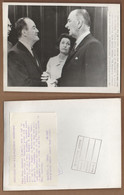 AC - PRESIDENT LYNDON JOHNSON MRS JOHNSON WITH VICE PRESIDENT HUBERT H HUMPHREY PRESS PHOTO - Presidents