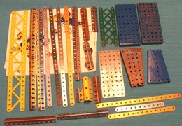 Lot N° 11  Plus De 200 Pièces Meccano Hors Visserie Images Conformes - Meccano