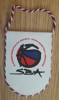 Pennant Basketball Federation Of SLOVAKIA 65x90 Mm - Habillement, Souvenirs & Autres