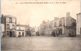 44 - La CHAPELLE BASSE MER -- Place De L'Eglise - La Chapelle Basse-Mer