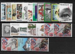 NEDERLAND - ANNEE COMPLETE 1975 ** MNH - COTE YVERT = 18.7 EUR. - 22 VALEURS - Full Years