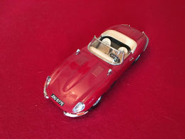 Jaguar Type E (1961) 1/18 Burago - Burago