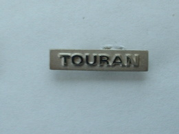 Pin's VOLKSWAGEN TOURAN - LOGO - Volkswagen