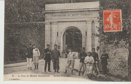 C P A. - LE FORT DU MONT VALÉRIEN - ENTRÉE PRINCIPALE - 61 - L'ABEILLE - ANIMÉE - Mont Valerien