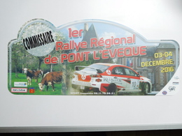 Belle Plaque De Rallye , 1e Rallye Régional De Pont L'Evéque , Auto Mitsubishi  , Commissaire - Other & Unclassified