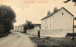 - COURSON Les CARRIERES - La Gendarmerie (animée)  -10580- - Courson-les-Carrières