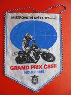 MOTOCROSS.MOTO CROSS.Flag.GRAND PRIX CSSR-HOLICE.FIM. - Habillement, Souvenirs & Autres