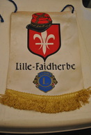 Rare Fanion Lion's Club Lille-Faidherbe - Autres & Non Classés