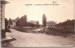 80 HORNOY - La Place Et L'école Des Garçons - Hornoy Le Bourg