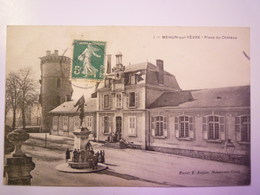 MEHUN-sur-YEVRE  (Cher)  :  Place Du  CHÂTEAU   1910   XXX - Mehun-sur-Yèvre