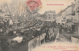 Boulevard De La République - Un Jour De Marché - Vic Sur Bigorre