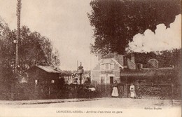 60. CPA. LONGUEIL ANNEL.  Arrivée Du Train En Gare. Panneau  Lefer Brosseaux. 1915  Scan Du Verso. - Longueil Annel