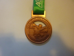 Medaglia Sportiva "12 FREIBURG MARATHON RUN ROCK MARATHONSTAFFEL 29 MARZ 2015" - Professionnels/De Société