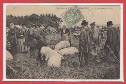 FOLKLORE --  NORMANDIE --  Une Foire En Basse Normandie - Le Marché Aux Porcs - Autres & Non Classés