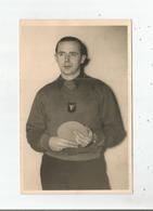 TENNIS DE TABLE LEJEUNE ROGER (CHAMPION DE BELGIQUE) CARTE PHOTO AVEC MAILLOT DU PING PONG VILLETTOIS (CHARLEROI) - Tischtennis