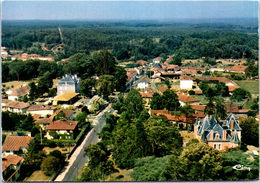 40 CASTETS LES LANDES - Vue Panoramique Aérienne Sur La Place De L'hôtel De Ville - Castets