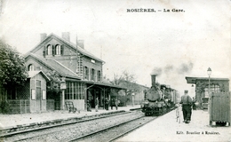 80. SOMME - ROSIERES. La Gare.Train à Quai. - Rosieres En Santerre