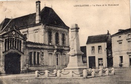 LENCLOITRE LA PLACE ET LE MONUMENT - Lencloitre