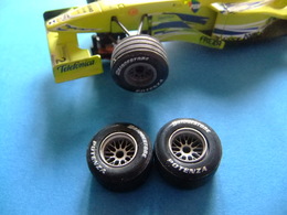 SCALEXTRIC MINARDI Y SIMILARES F1 Accesorio 2 Ruedas Delanteras Minardi F1 - Autocircuits