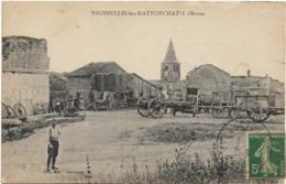 D55 - VIGNEULLES LES HATTONCHATEL - Nombreuses Charrettes Devant L'église - Vigneulles Les Hattonchatel