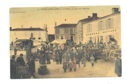 POIRE - S / VELLUIRE (85) - La Place Un Jour Du Marché- ANIMATION - Carte Colorisée Et D'une Texture Style Toilé (fr75 ) - Poiré-sur-Vie