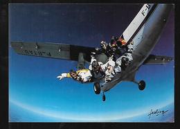 Cpm St004639 Chutes Libres, Parachutisme, Parachute , Avion, Photo Guy Sauvage - Parachutting