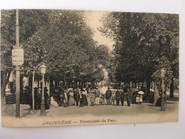 CPA, Angoulême, Promenade Du Parc, Animée, écrite, Petit Cachet Nouvelles Galeries Au Recto Angle Gauche - Angouleme