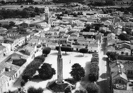 SAINT-PIERRE D'OLERON - La Place, La Lanterne Des Morts Et La Ville - Vue Aérienne - Saint-Pierre-d'Oleron