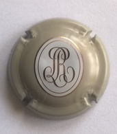 Plaque De Muselet De Champagne " Louis Roederer " Crème Or Et Blanc - Roederer, Louis