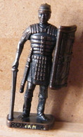 (SLDN°101) KINDER FERRERO, SOLDATINI IN METALLO ROMANI 100/300 N° 4 SCAME BRUNITO - Figurines En Métal