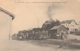 Loire : PELUSSIN : Train - Gare : Le Départ Du Départemental Et Le Groupe Scolaire ( Reproduction - Voir Dos ) - Pelussin