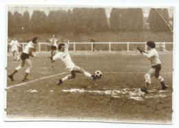 ANCIENNE PHOTO MATCH FOOT FOOTBALL, ACTION DE BUT, MOHON ( CHARLEVILLE MEZIERES ) - ENTENTE AVIZE - Soccer