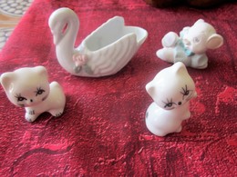 LOT DE 2 CHATS CAT IN CERAMIC + CYGNE + COCHONNET OU BISOU NOUNOURS ,? -Miniatures Décoratives  Animaux - Animals