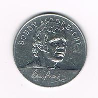 //  TOKEN BOBBY MOORE .CBE   ENGLAND WORLD CUP  SQUAD  MEXICO  1970 ESSO - Pièces écrasées (Elongated Coins)