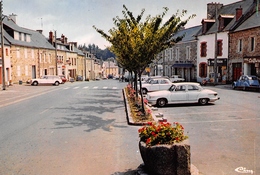 LANVOLLON - La Place Du Marché - Automobiles - DS Et 2CV Citroën - Pharmacie - Mac Coiffure - Lanvollon