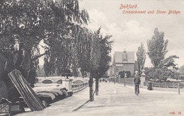 Postcard Bedford Embankment And Stone Bridge My Ref  B13601 - Bedford