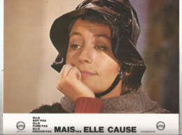 Affichette De Cinéma, 275 X 225 Mm, Elle Boit Pas...mais Elle Cause, 1970, Girardot ,Blier ,Darc,  Frais Fr 1.95 E - Plakate