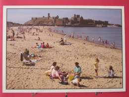 Visuel Très Peu Courant - Ile De Man - Peel - Happy Days On The Beach - Scans Recto Verso - Ile De Man