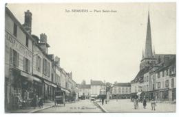 CPA ANIMEE NEMOURS, ANIMATION SUR LA PLACE ST SAINT JEAN, MAGASIN BAZAR DE L'HOTEL DE VILLE, SEINE ET MARNE 77 - Nemours