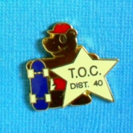 1 PIN'S //  ** T.O.C. DIST. 40 / SKATEBOARD ** - Skateboard