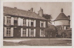 CPA 45 Loiret - OUZOUER Sur Loire - Château De L'Orme - Cour D'honneur (Bords Blancs) - Ouzouer Sur Loire