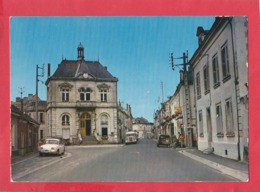 CPM  -  Allonnes  -  ( M.-et-L.) -  Hôtel De Ville -(auto, Voiture Ancienne Citroën HY , Dyna Panhard ) - Allonnes