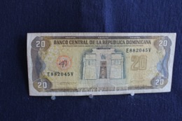 71 /  Dominicaine - Banco Central De La Republica Dominicana - Veinte  Pesos Oro 20 - Serie 1990 /  N° E 882045 V - Dominikanische Rep.