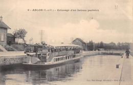 Thème    Navigation Fluviale .Péniche Écluse.Bac   94 Ablon Sur Seine Eclusage   (voir Scan) - Binnenschepen