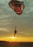 PARACHUTISME... - Parachutting